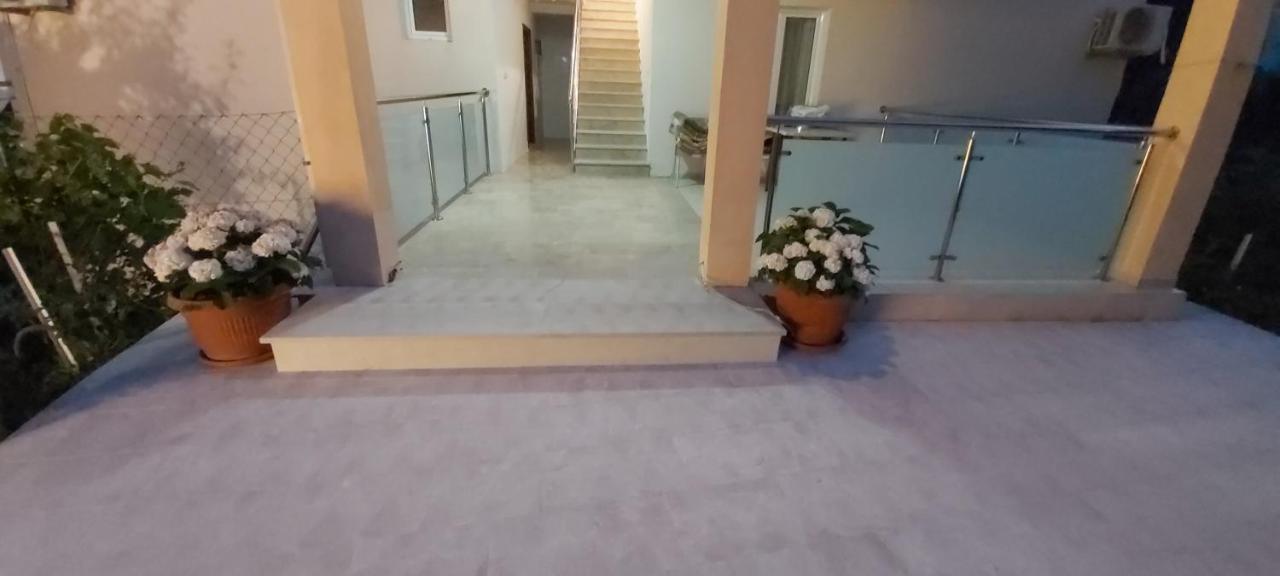 Apartmani Becici エクステリア 写真