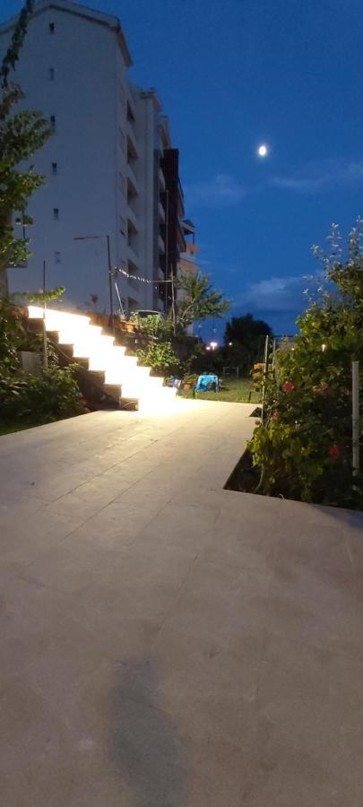 Apartmani Becici エクステリア 写真