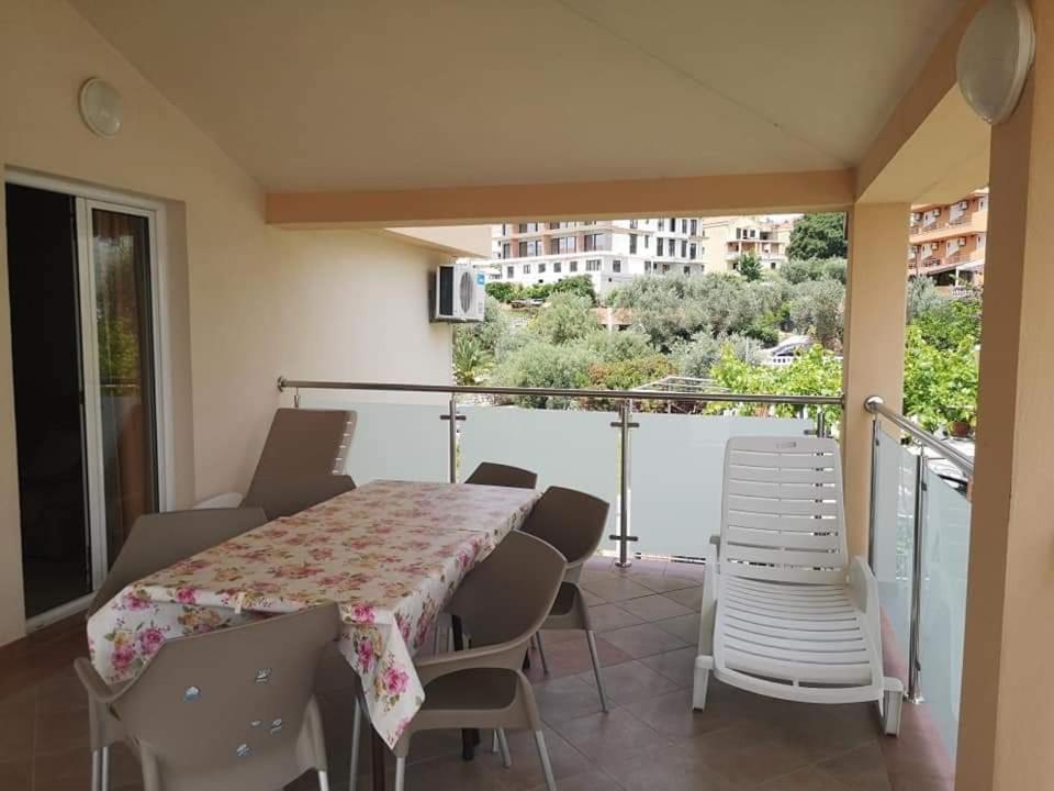 Apartmani Becici エクステリア 写真