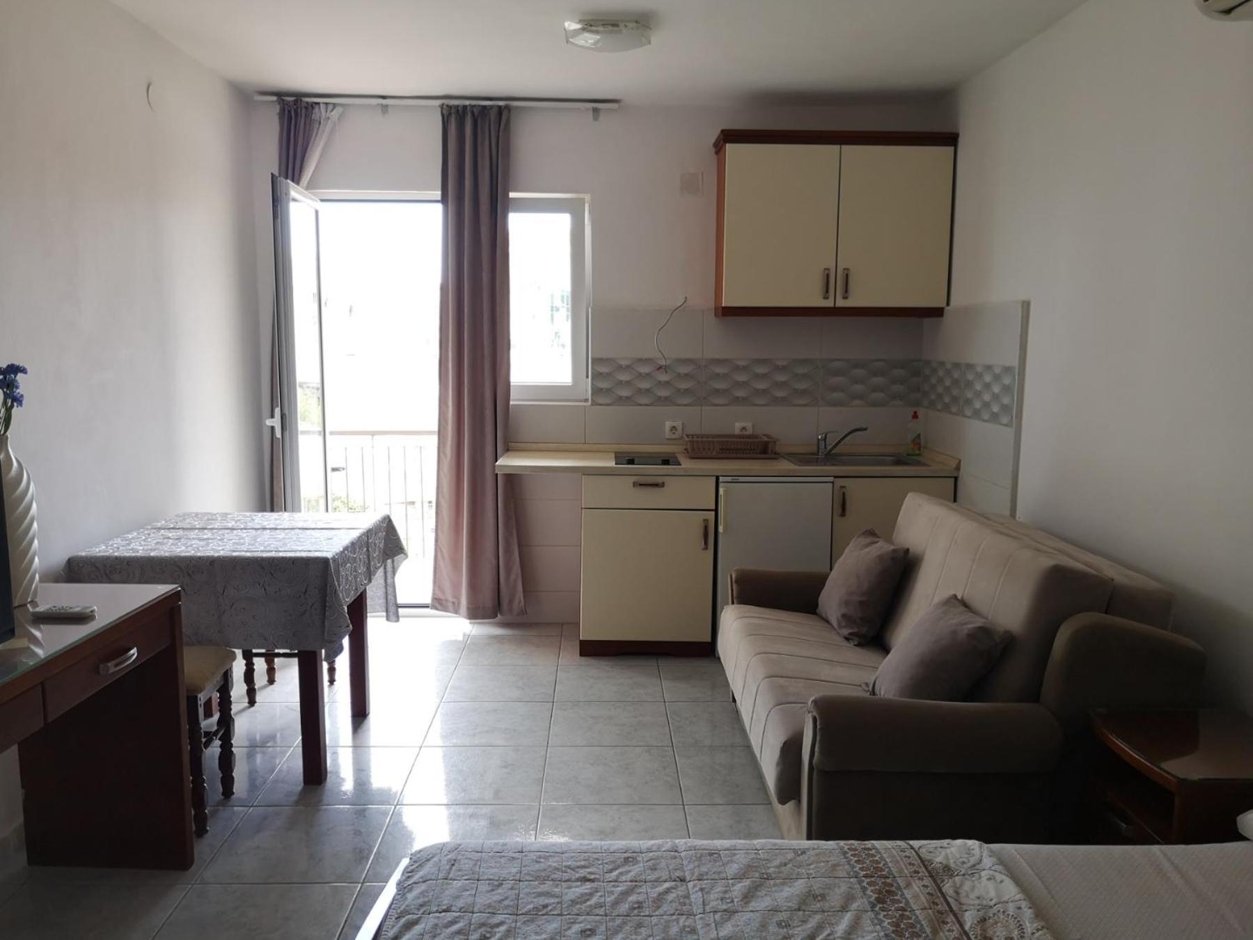 Apartmani Becici 部屋 写真