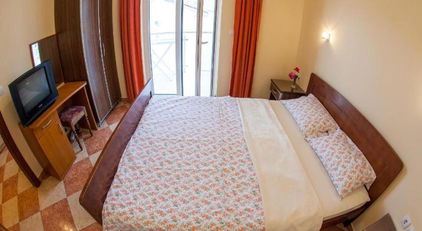 Apartmani Becici エクステリア 写真