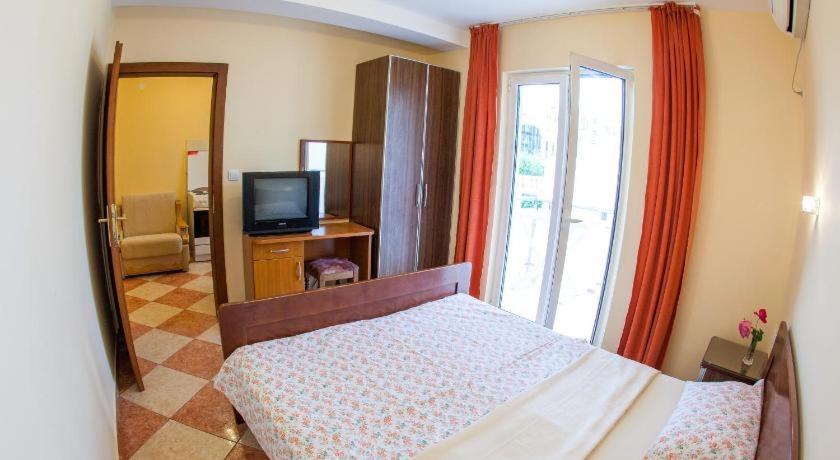Apartmani Becici エクステリア 写真
