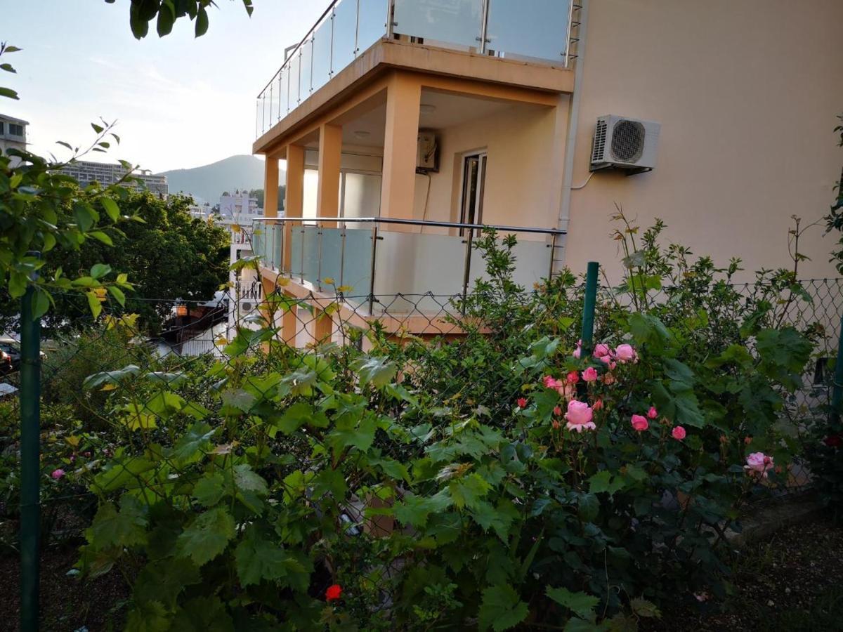Apartmani Becici エクステリア 写真